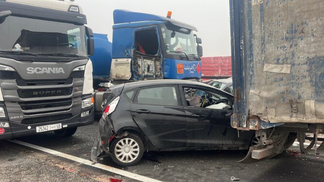 السرعة والضباب الكثيف يتسببان في حادثة سير مروعة في الطريق السيار بين مدينة الجديدة وأزمور