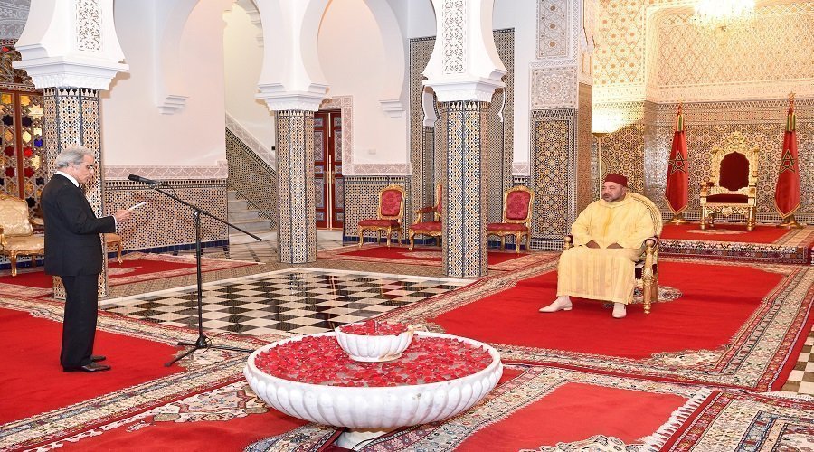 الملك يستقبل والي بنك المغرب