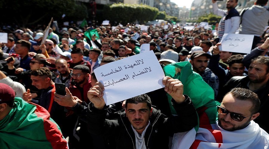 فرنسا تكشف عن موقفها الرسمي من احتجاجات الجزائر