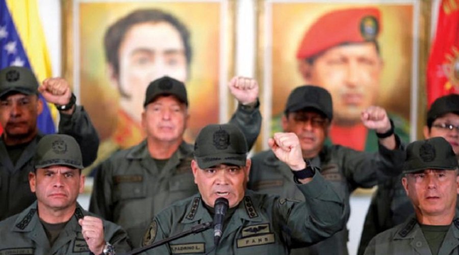 وزير دفاع فنزويلا مخاطبا المعارضة : عليكم أن تمروا على جثثنا قبل عزل مادورو