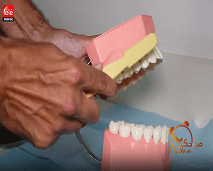 تعرف على الطريقة الصحيحة لتنظيف الأسنان