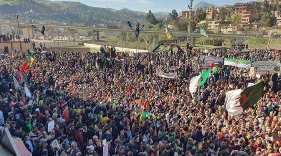 مظاهرة حاشدة بوسط الجزائر إحياء للذكرى الثانية لانطلاق الحراك