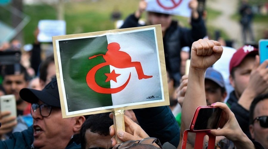 رغم وعود بوتفليقة.. الاحتجاجات في الجزائر تتواصل