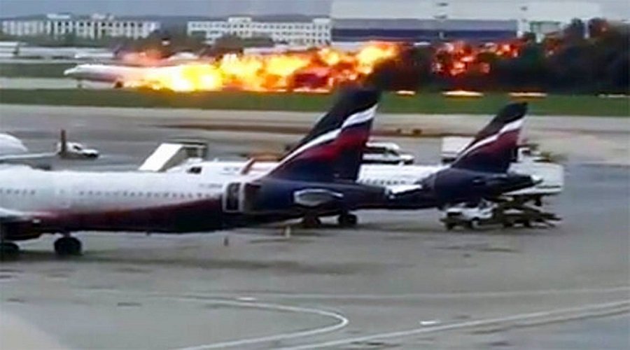 بالفيديو.. مقتل 41 شخصا في حريق طائرة ركاب روسية