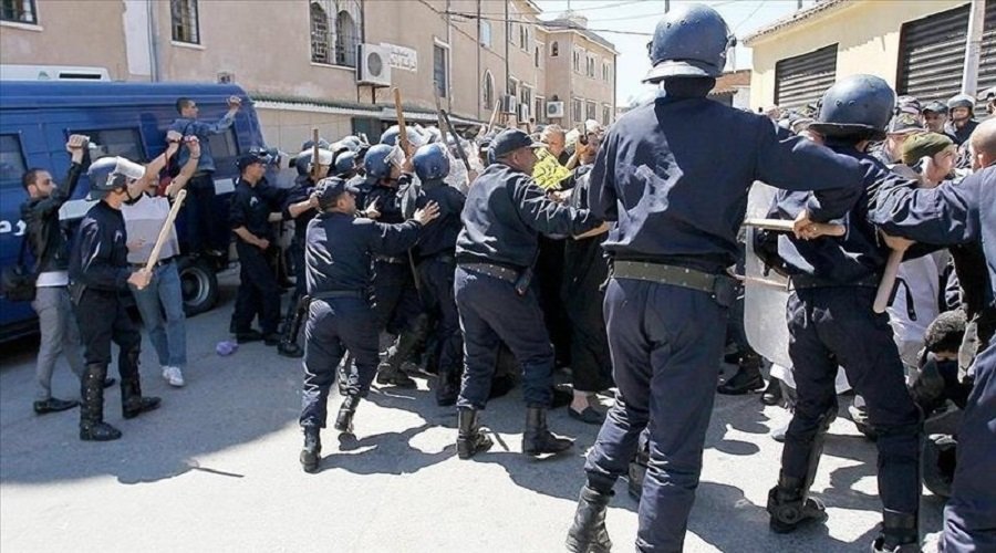 احتجاجات الجزائر.. تأكيد وفاة نجل رئيس حكومة سابق وإصابة العشرات
